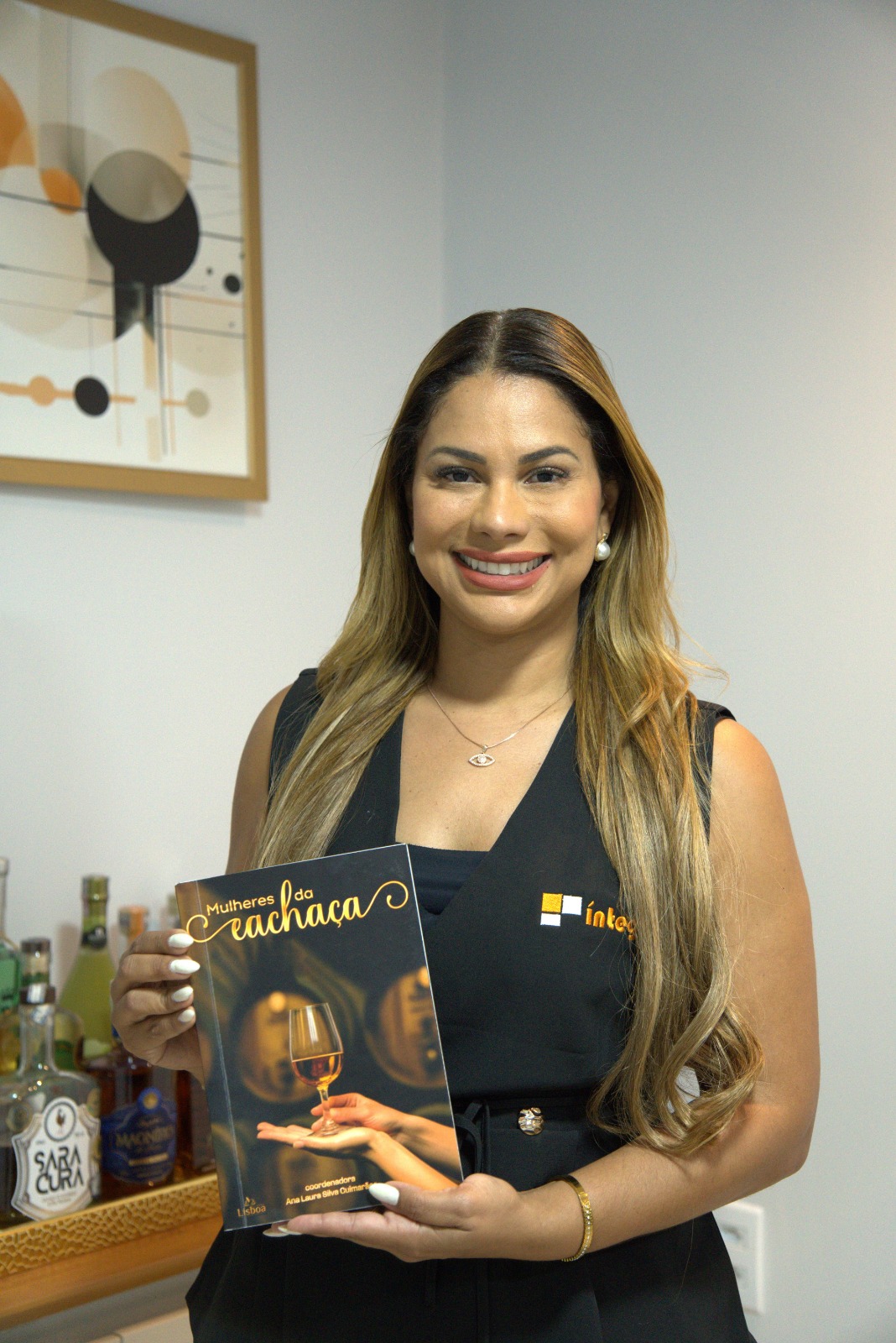 Livro Mulheres da Cachaça reúne histórias de 28 mulheres que fazem parte do setor produtivo.